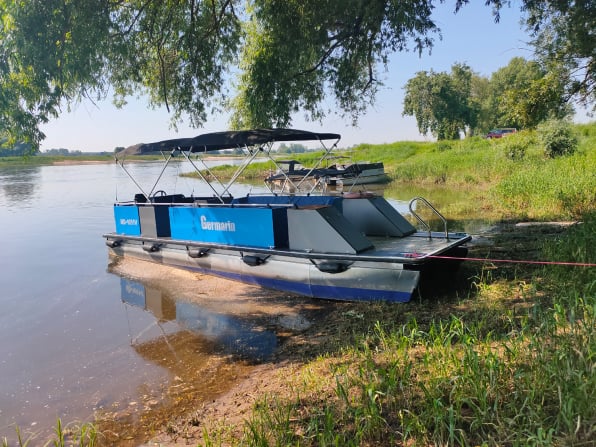 Partyboot Elbe 2 am Elbstrand