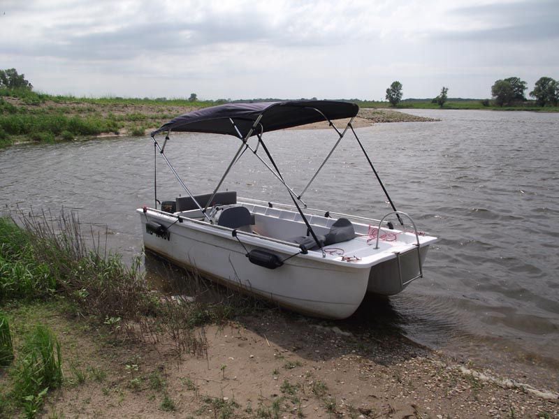 Picknick Boot bei Magdeburg an der Elbe